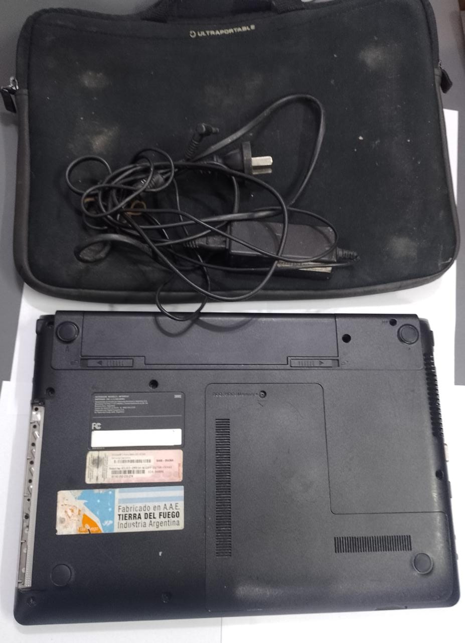 NOTEBOOK SAMSUNG NP300E4C NEGRA Y GRIS.