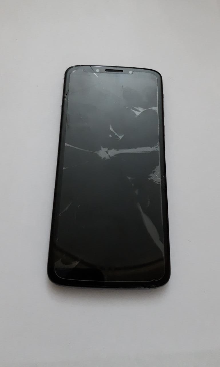 CELULAR MOTOROLA E5 GRIS