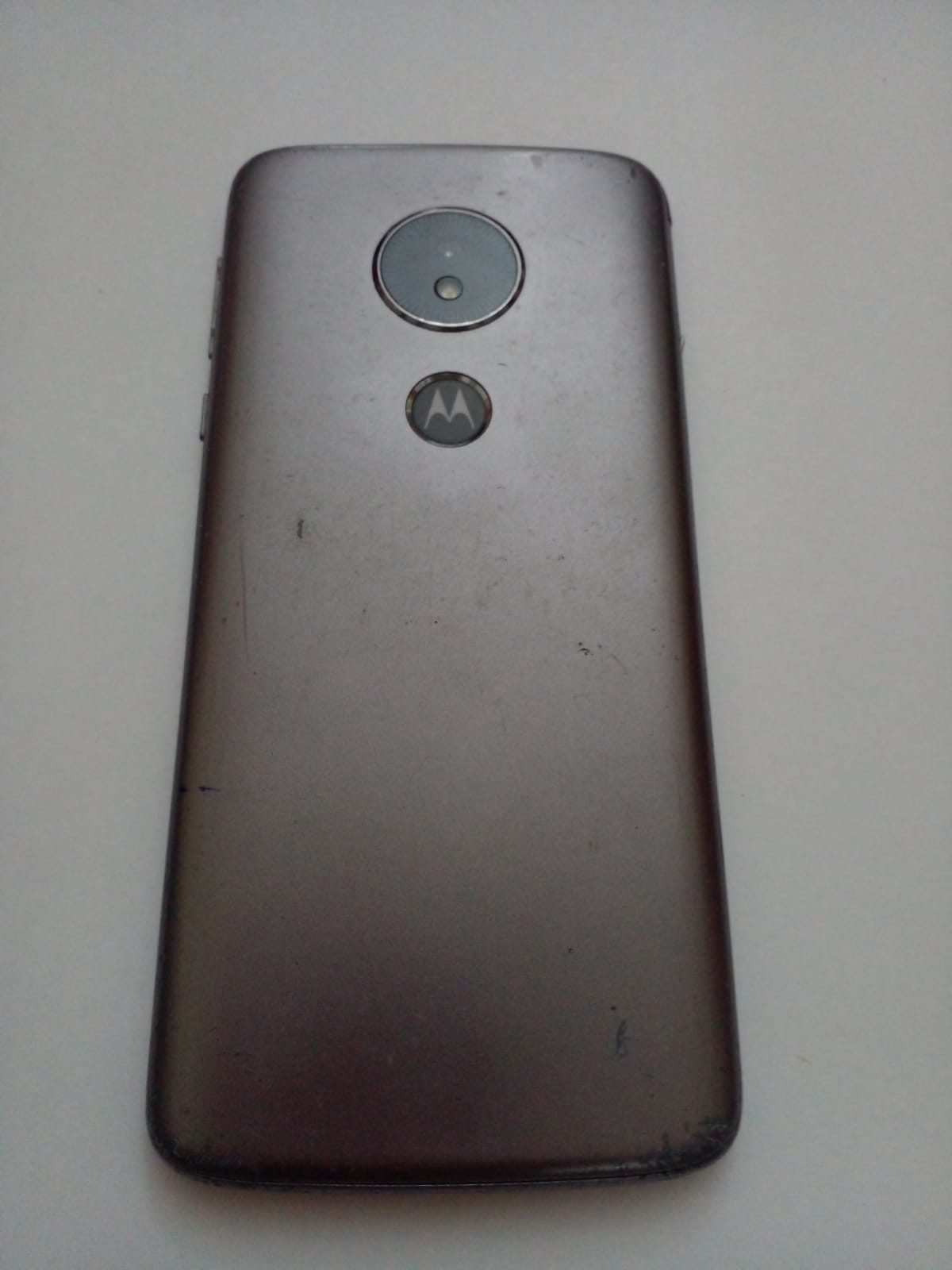 CELULAR MOTOROLA E5 GRIS