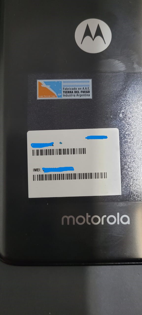 UN (01) TELEFEONO CELULAR MARCA MOTOROLA