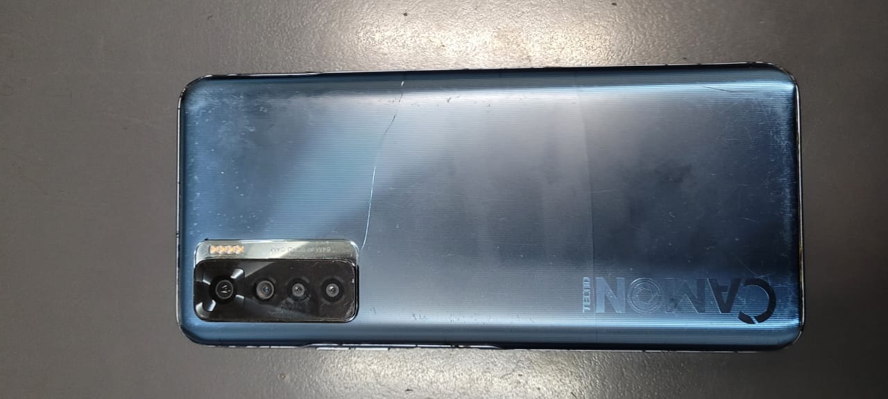 UN TELEFONO CELULAR