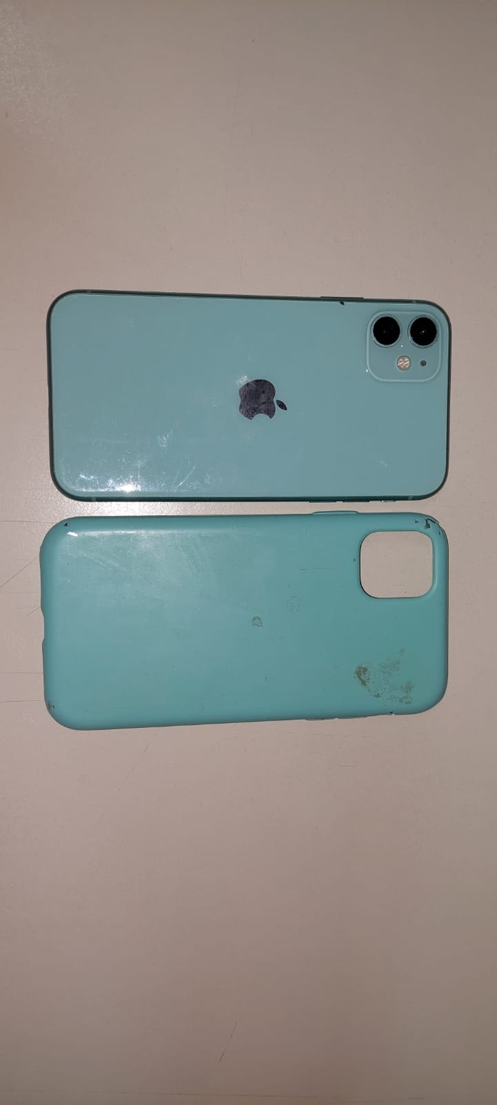 I PHONE  11, COLOR  TURQUESA