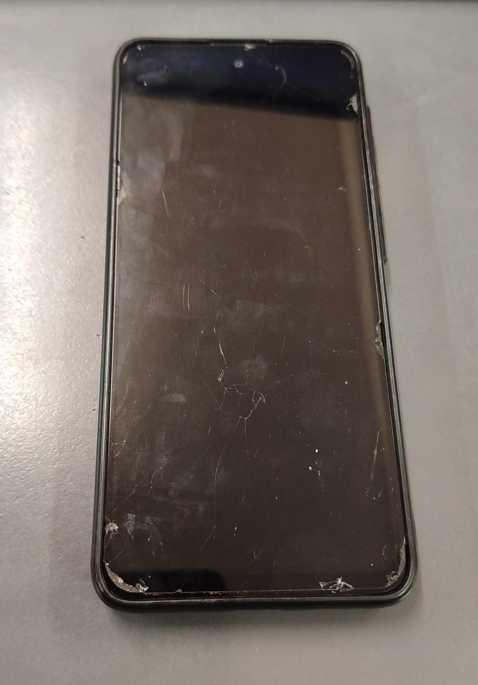 UN TELEFONO (01) MARCA MOTOROLA E40