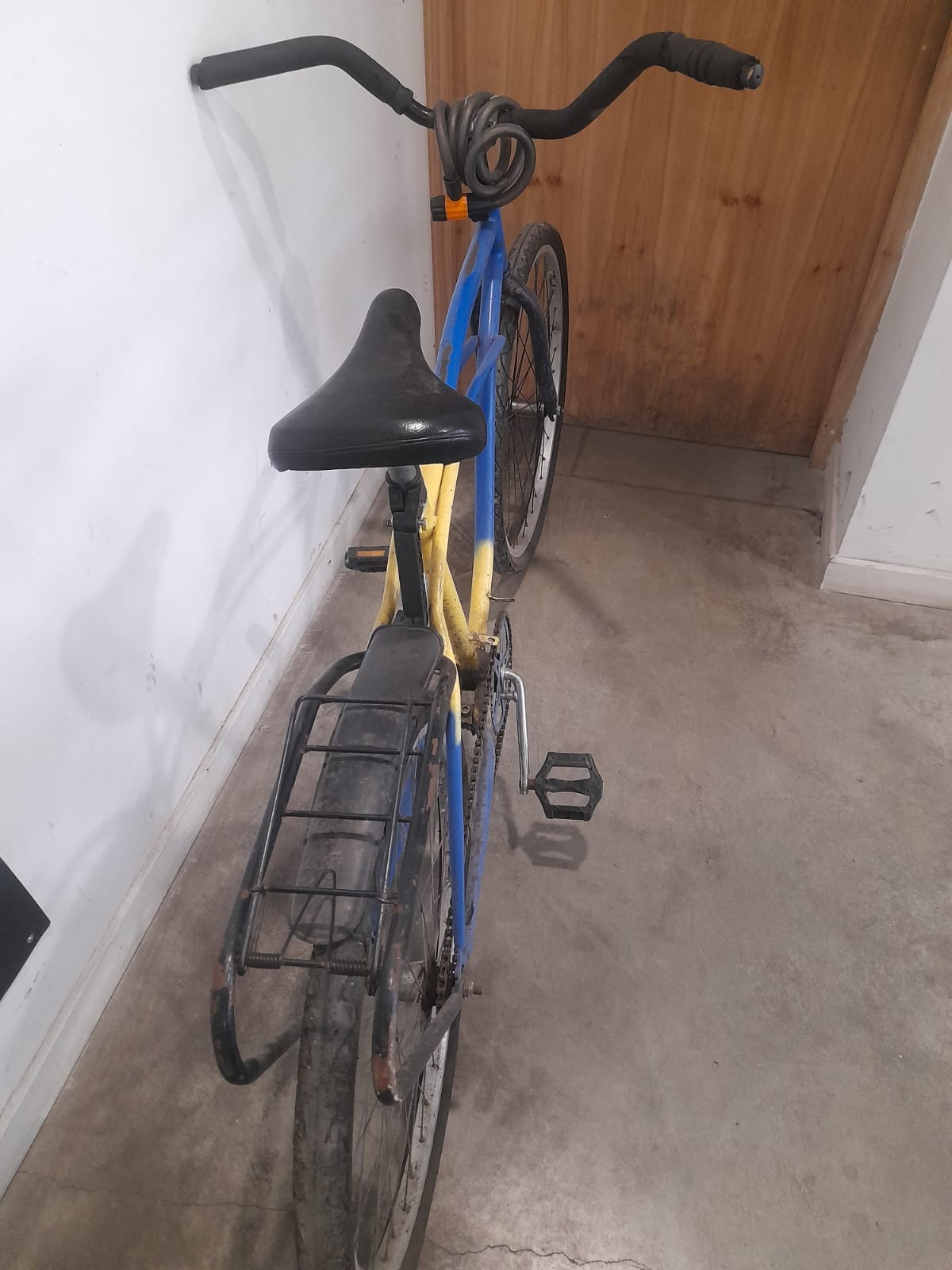 BICICLETA TIPO PLAYERA COLOR AZUL Y AMARILLO