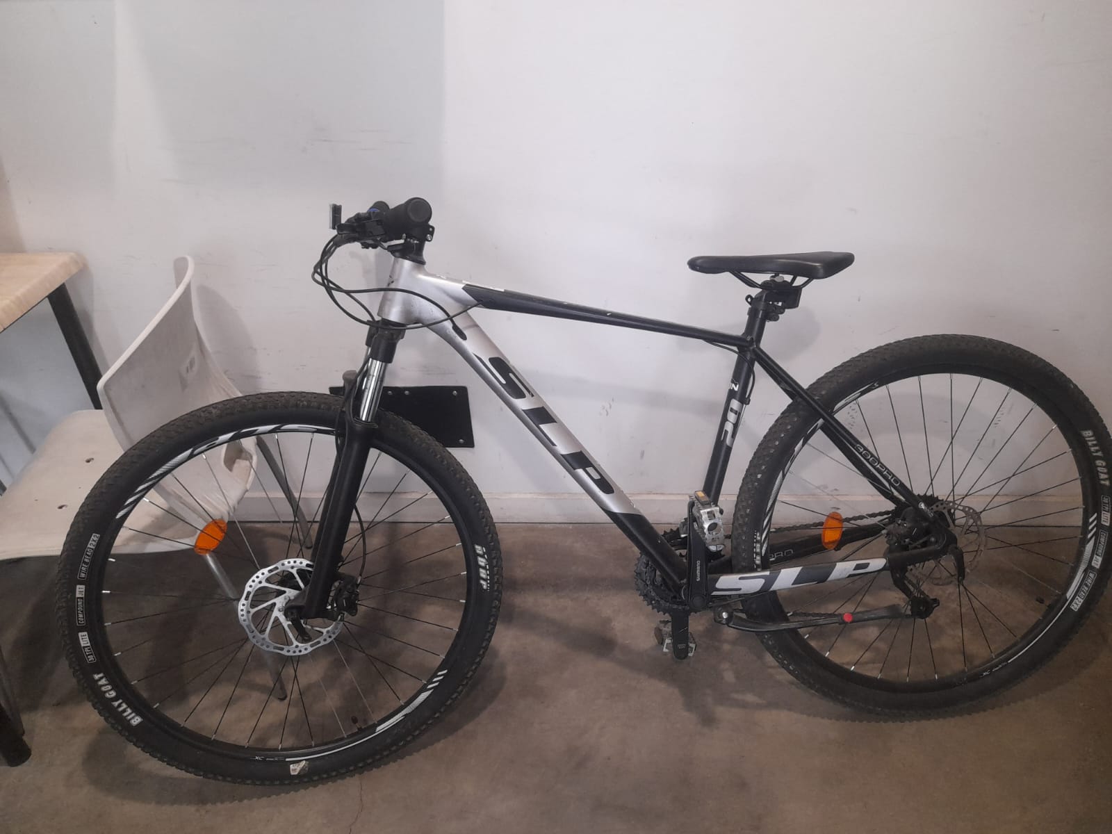 BICICLETA SLP MOUNTAIN BIKE COLOR BLANCO Y NEGRO