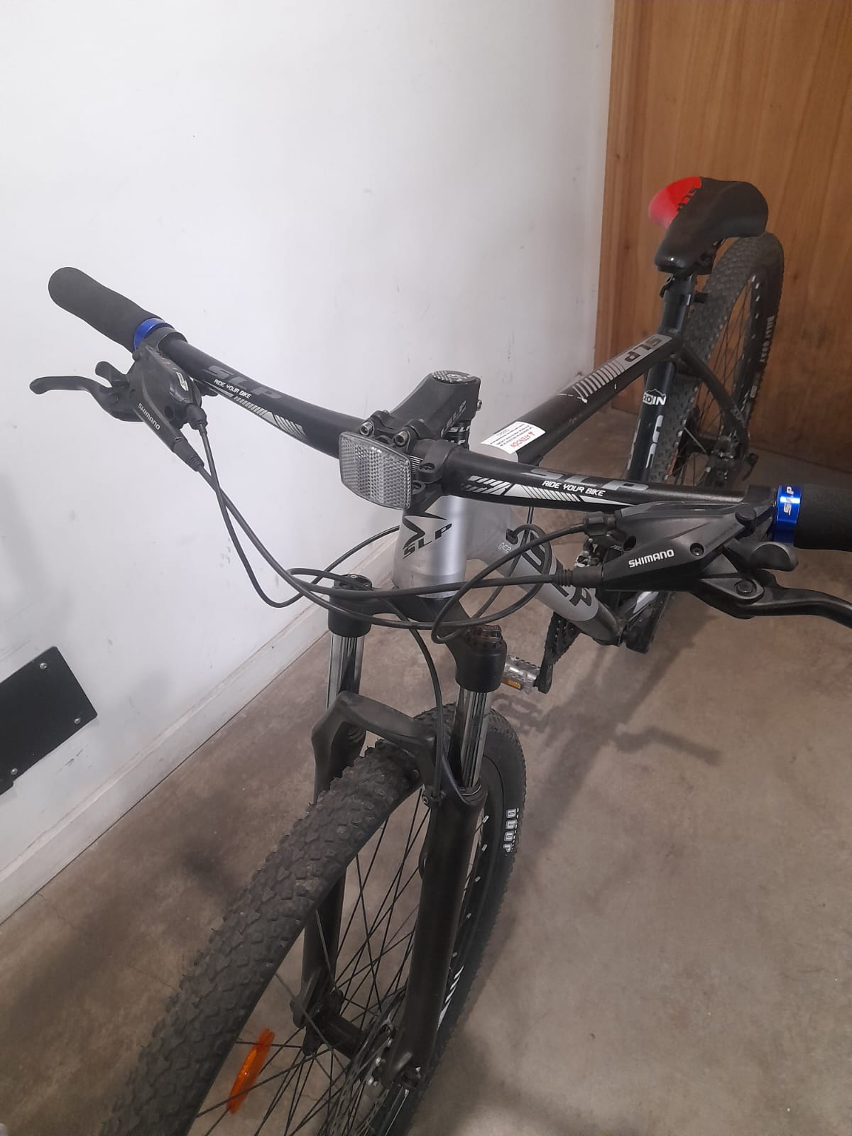 BICICLETA SLP MOUNTAIN BIKE COLOR BLANCO Y NEGRO