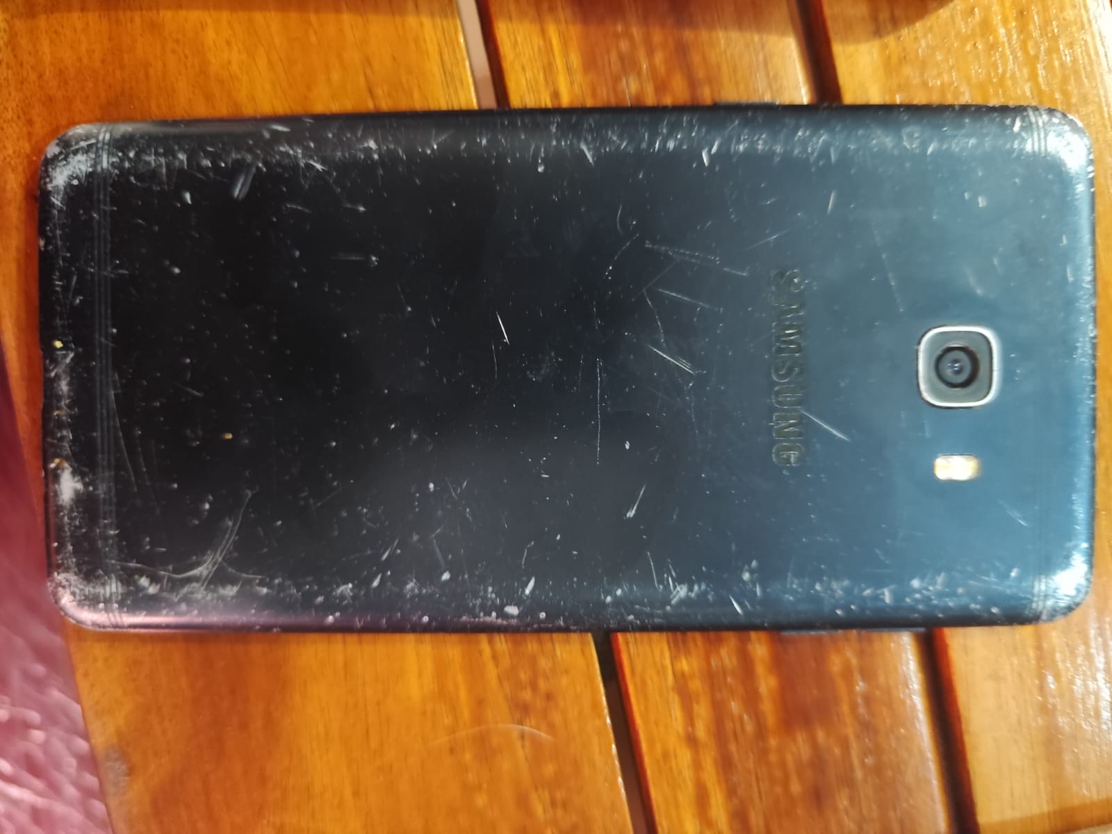 SAMSUNG GALAXY S7