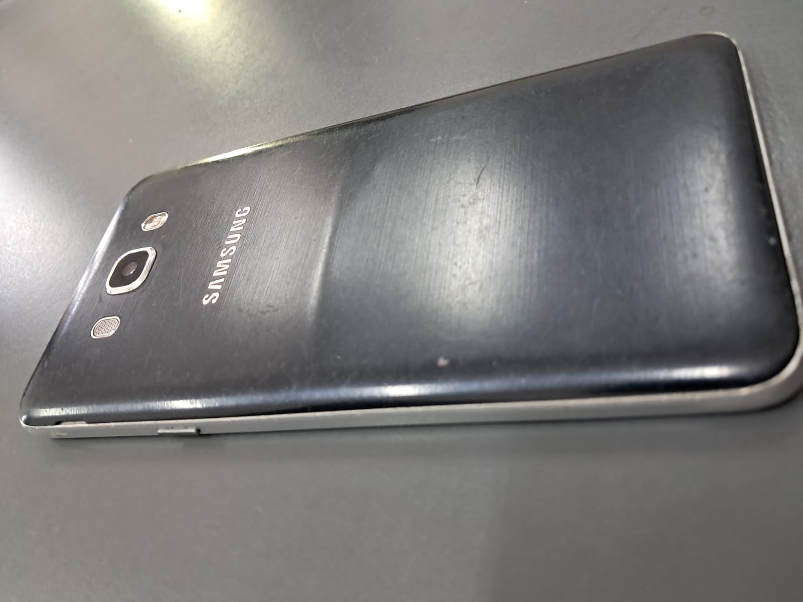 SAMSUNG J7