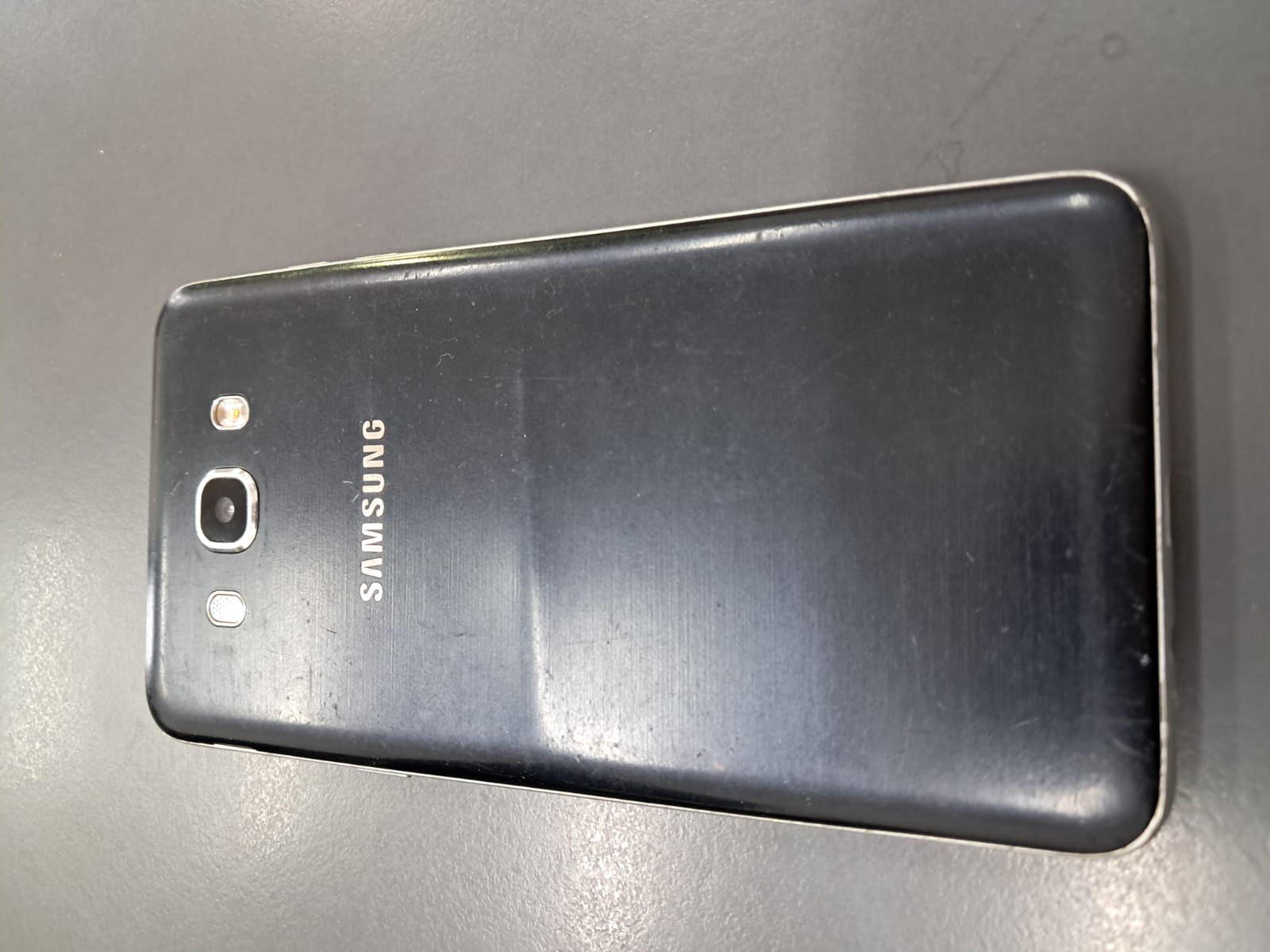 SAMSUNG J7