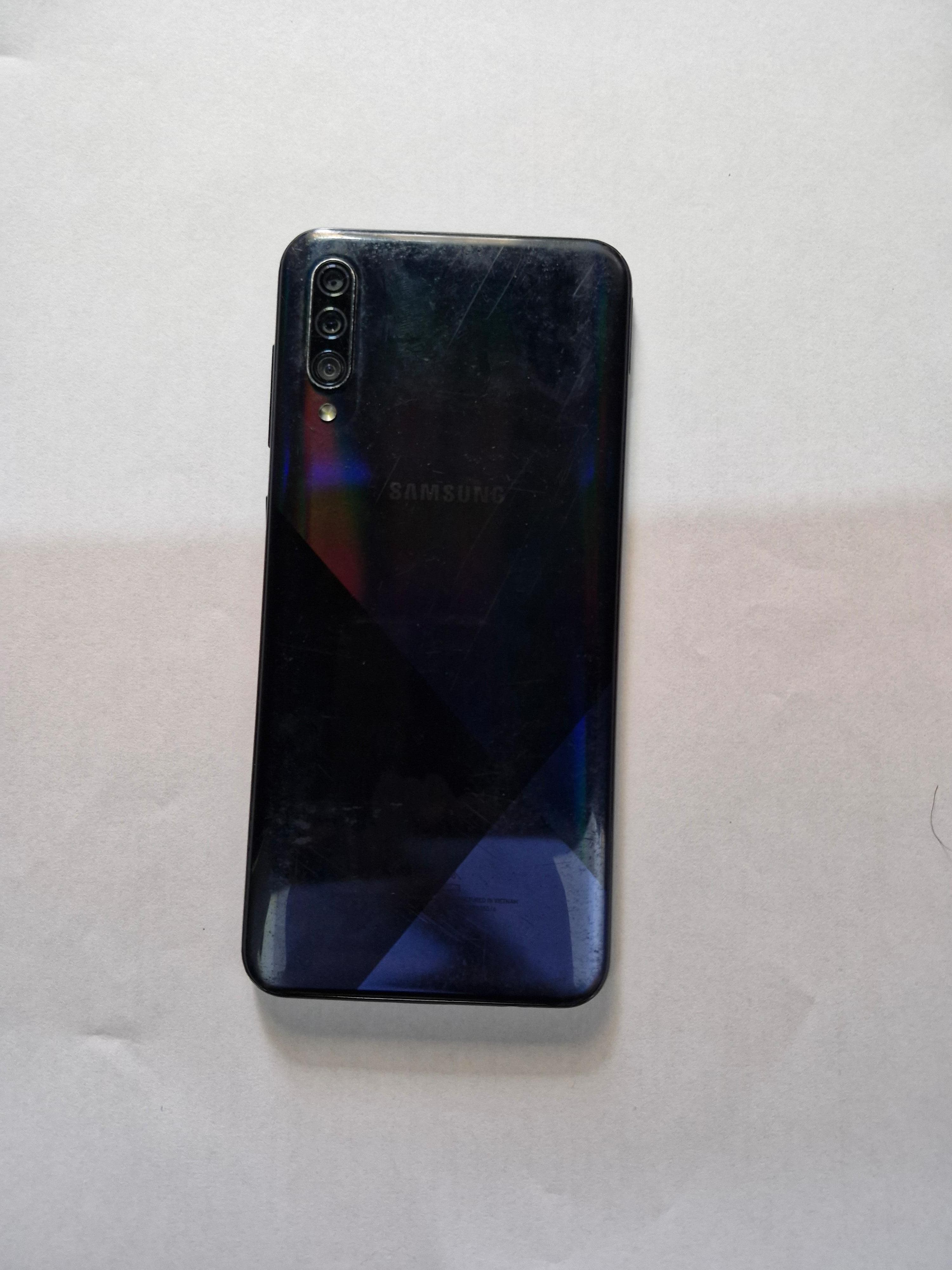 SAMSUNG A30